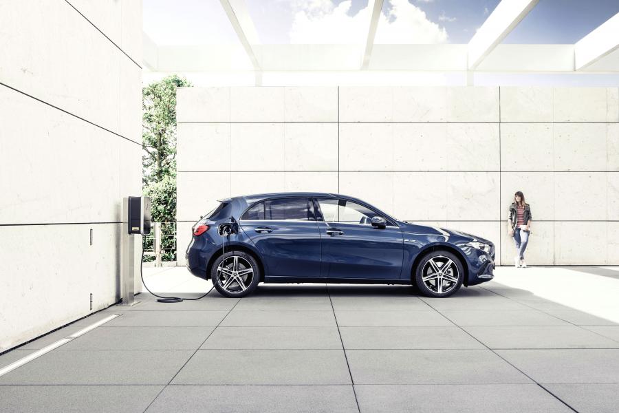  Mercedes-Benz A250 e (W177) 2019 года  (WW) (фото 21 из 33)